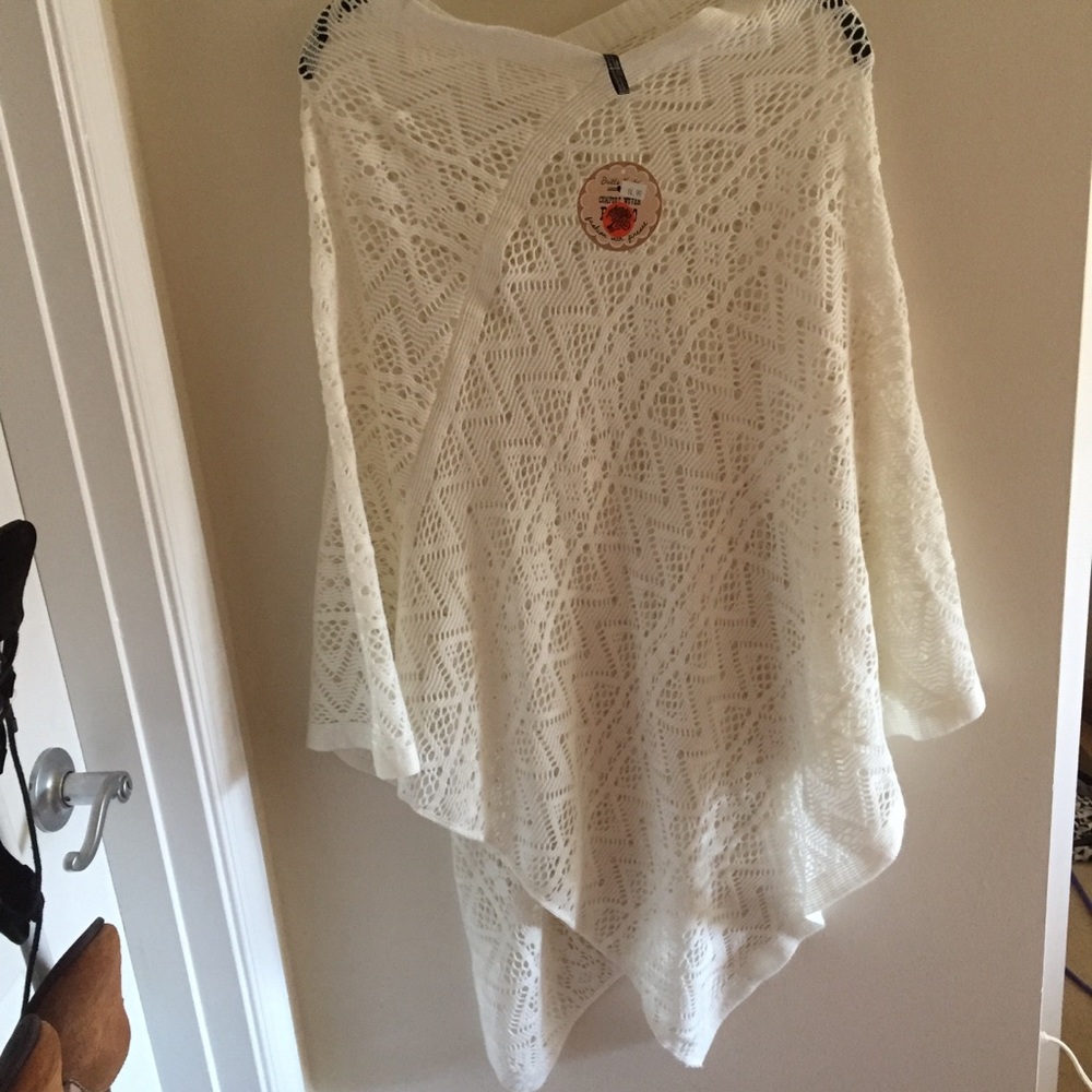 NWT white knit shaw poncho size small
